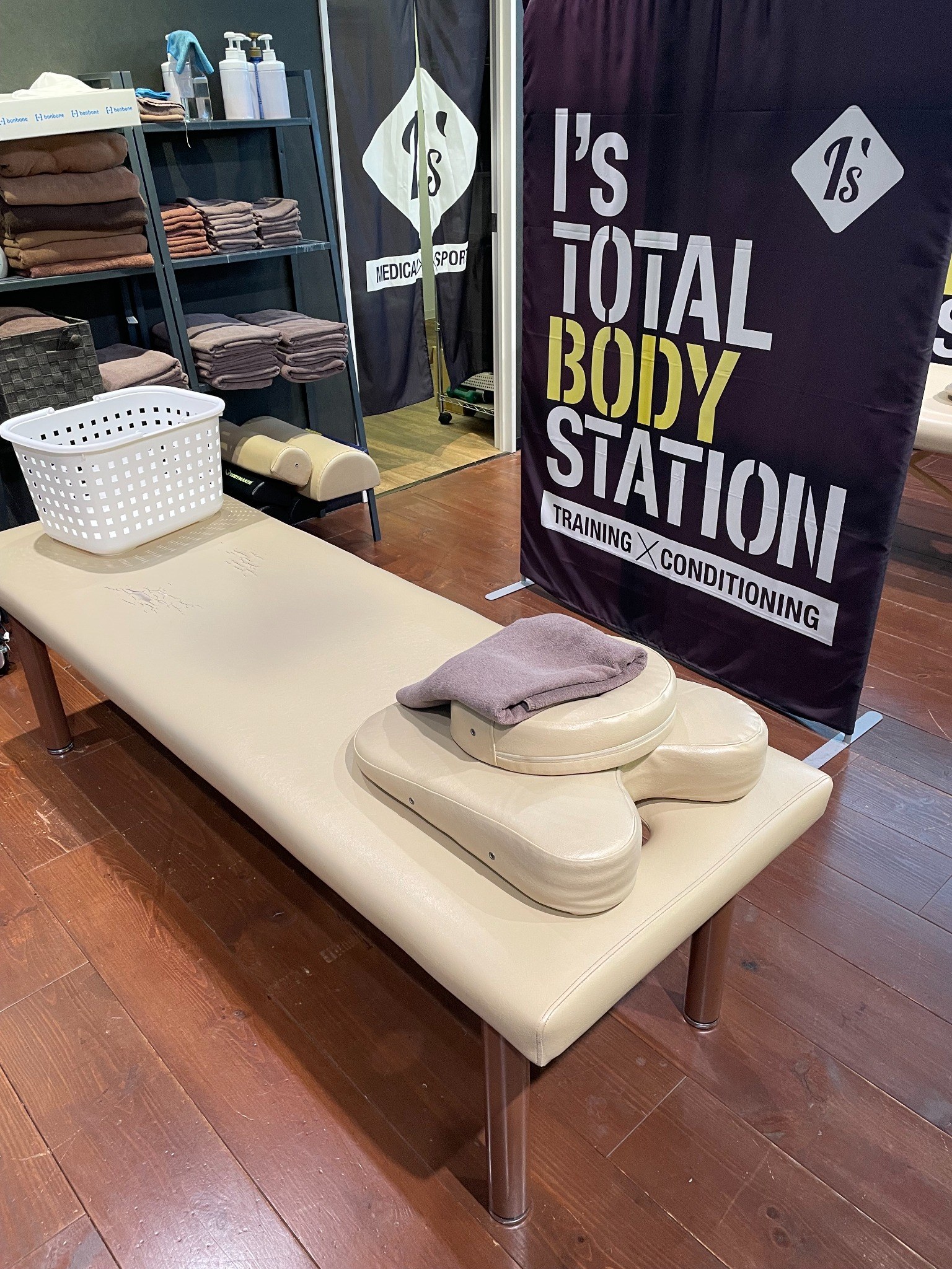 ボディケア用ベッドのある施術スペース