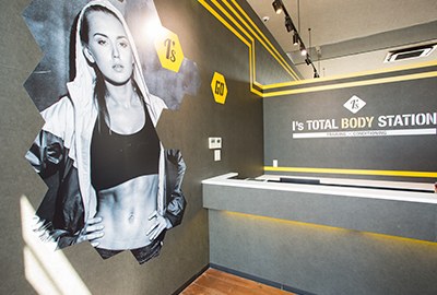 ベイサイド店の受付カウンター